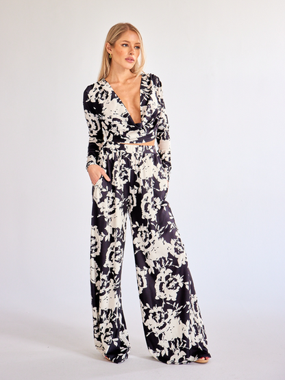 Women's 2-Pc Set Printed Long Sleeve Cowl Neck Top & Wide Leg Pants with Pockets, Deep V Long Sleeve Crop Top and Wide-waisted Pants, Fashionable Ladies Outfit, Beautiful Rose Set, Stylish and Versatile Set for Daily Wear H6Z526LMFK